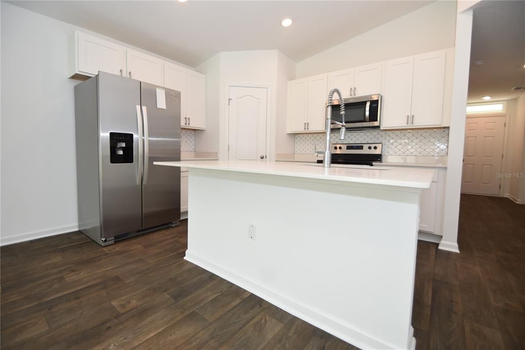 For Rent: $1,900 (3 beds, 2 baths, 1198 Square Feet)