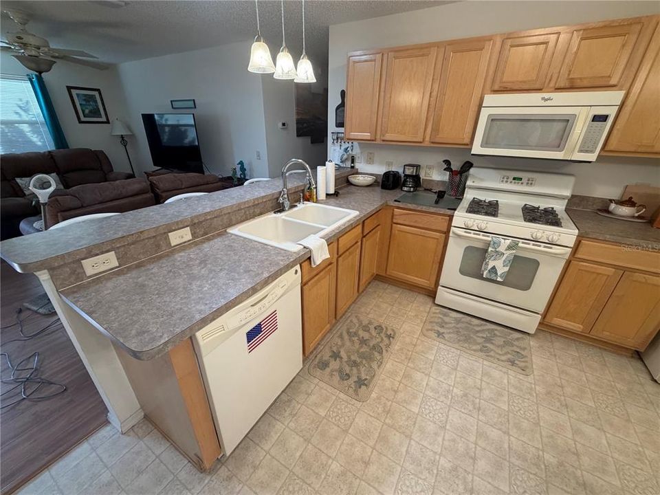 For Rent: $2,000 (2 beds, 2 baths, 1156 Square Feet)