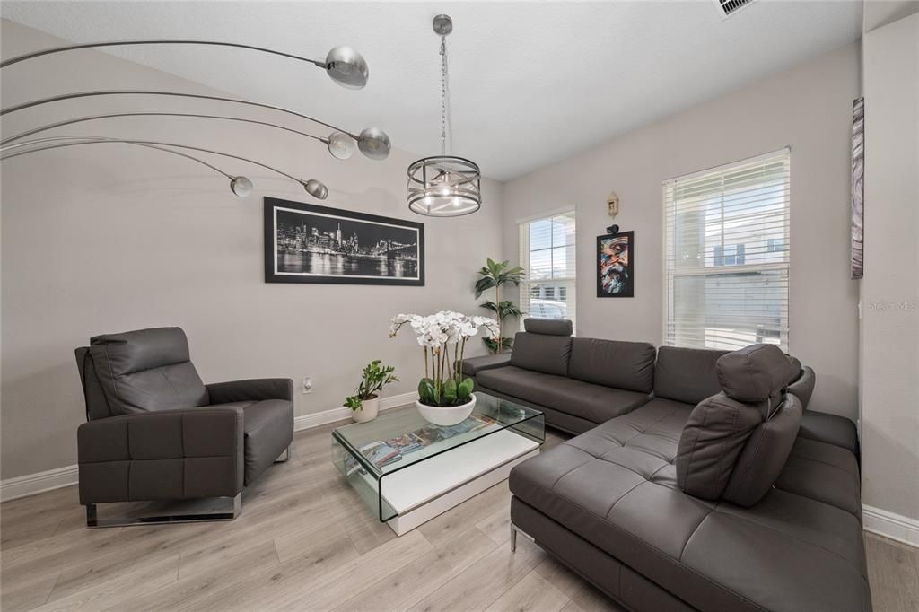 En Venta: $859,500 (5 camas, 3 baños, 3631 Pies cuadrados)