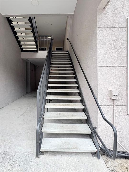 For Rent: $1,550 (1 beds, 1 baths, 816 Square Feet)