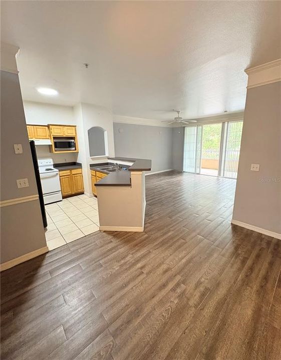 For Rent: $1,550 (1 beds, 1 baths, 816 Square Feet)