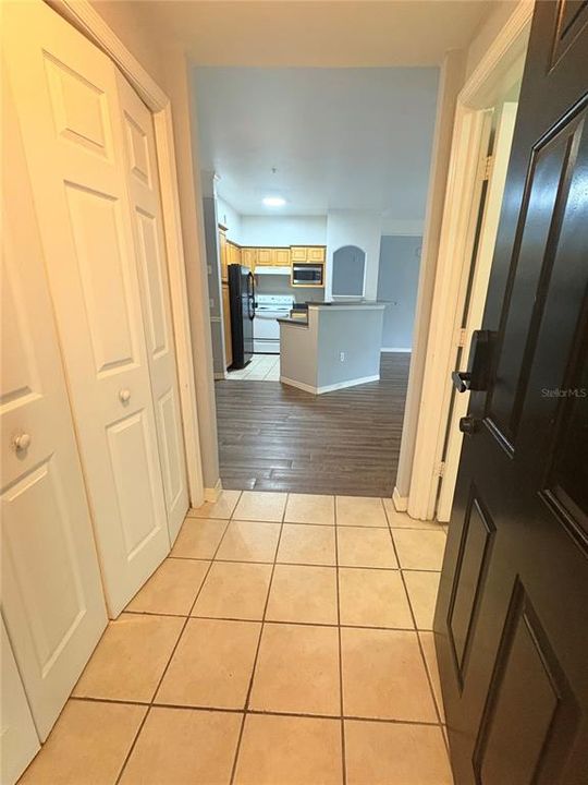 For Rent: $1,550 (1 beds, 1 baths, 816 Square Feet)