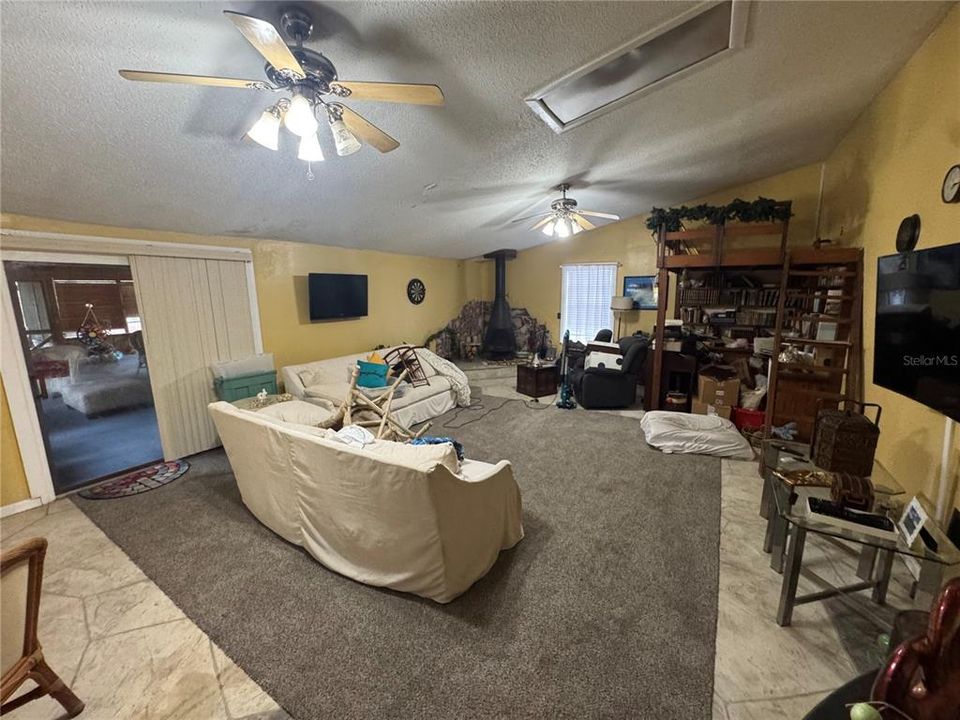 For Sale: $199,000 (3 beds, 2 baths, 1564 Square Feet)