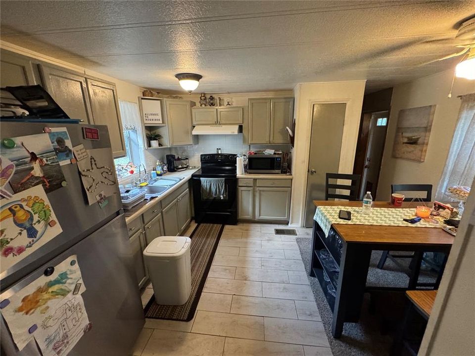 For Sale: $199,000 (3 beds, 2 baths, 1564 Square Feet)