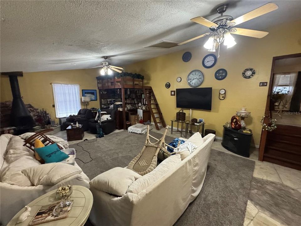 For Sale: $199,000 (3 beds, 2 baths, 1564 Square Feet)