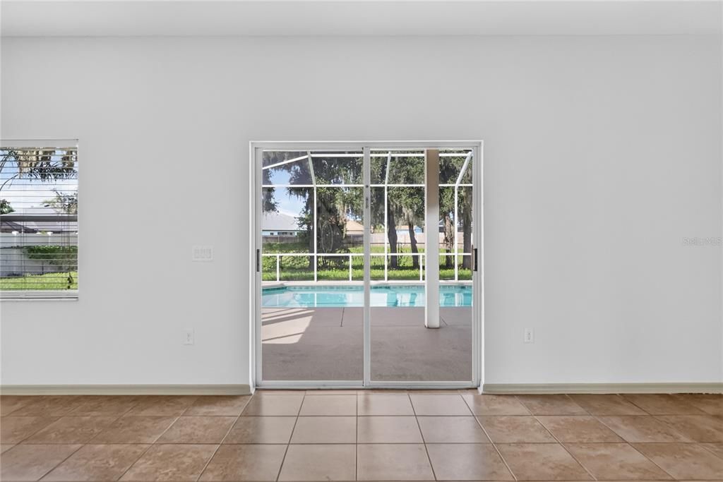 Activo con contrato: $368,900 (4 camas, 2 baños, 1885 Pies cuadrados)