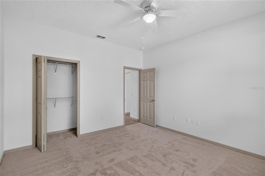 Activo con contrato: $368,900 (4 camas, 2 baños, 1885 Pies cuadrados)