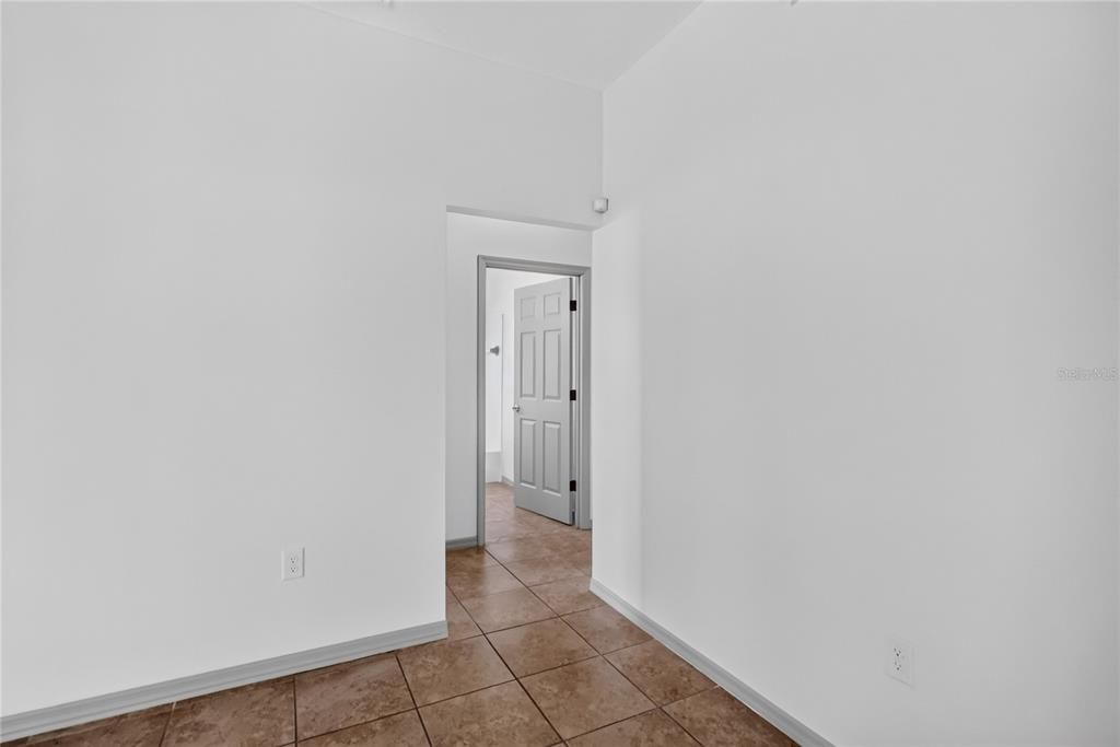 Activo con contrato: $368,900 (4 camas, 2 baños, 1885 Pies cuadrados)