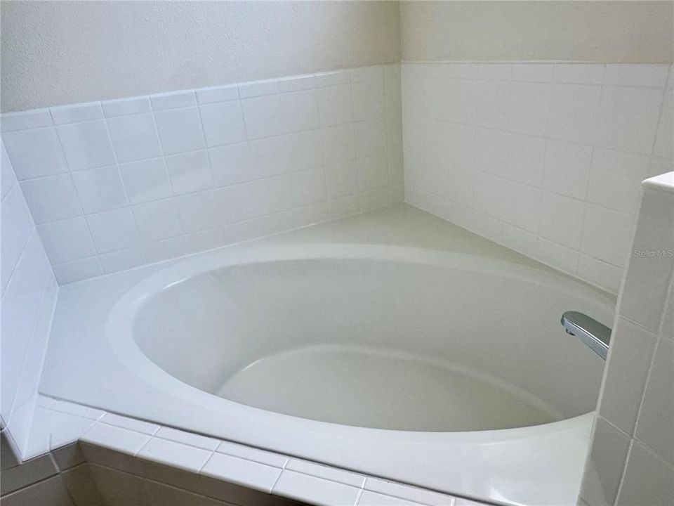 На продажу: $399,900 (4 спален, 2 ванн, 1885 Квадратных фут)