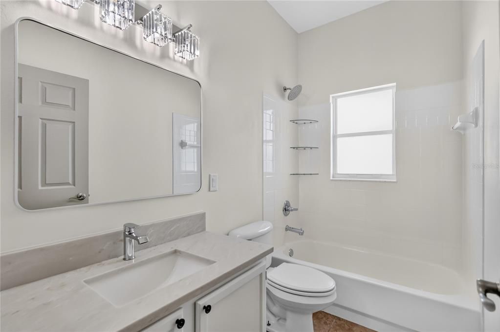 Activo con contrato: $368,900 (4 camas, 2 baños, 1885 Pies cuadrados)