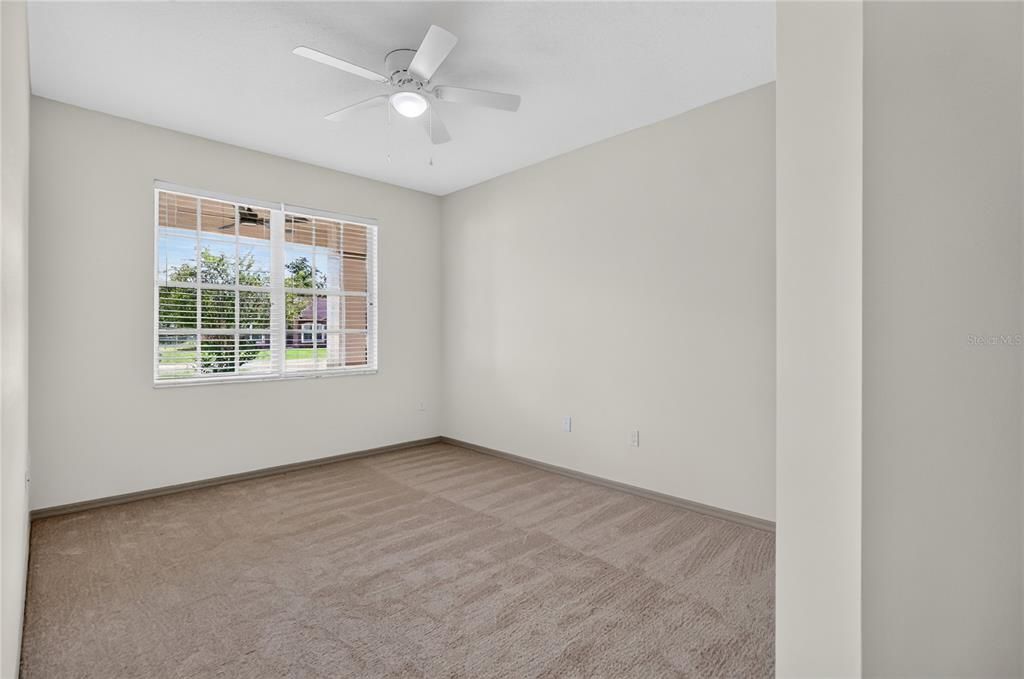 Activo con contrato: $368,900 (4 camas, 2 baños, 1885 Pies cuadrados)