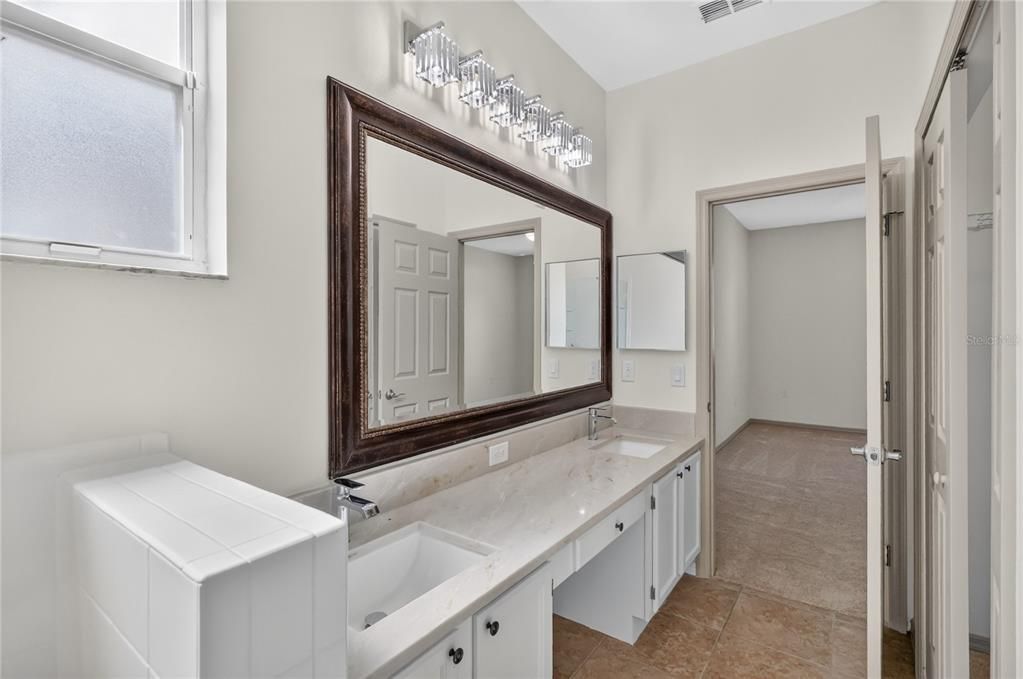 Activo con contrato: $368,900 (4 camas, 2 baños, 1885 Pies cuadrados)