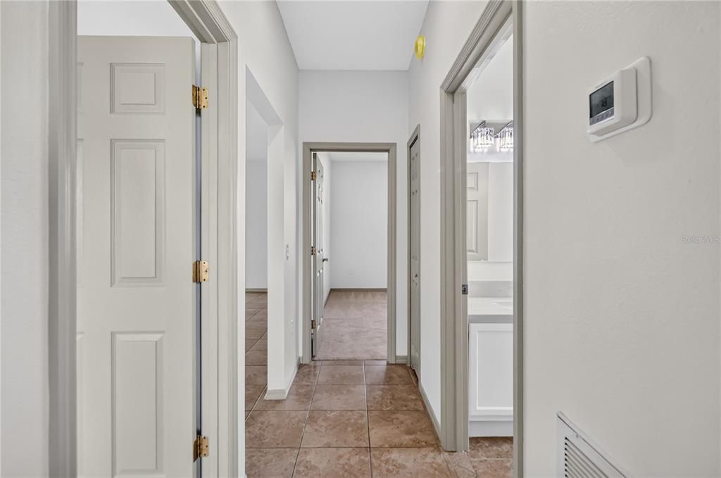 Activo con contrato: $368,900 (4 camas, 2 baños, 1885 Pies cuadrados)
