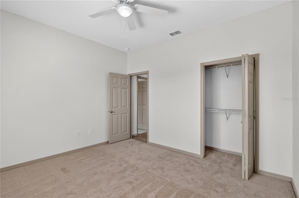 Activo con contrato: $368,900 (4 camas, 2 baños, 1885 Pies cuadrados)