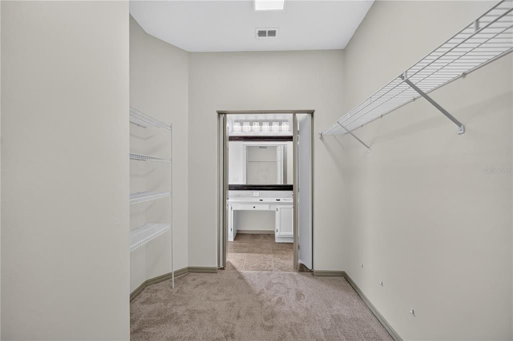 Activo con contrato: $368,900 (4 camas, 2 baños, 1885 Pies cuadrados)