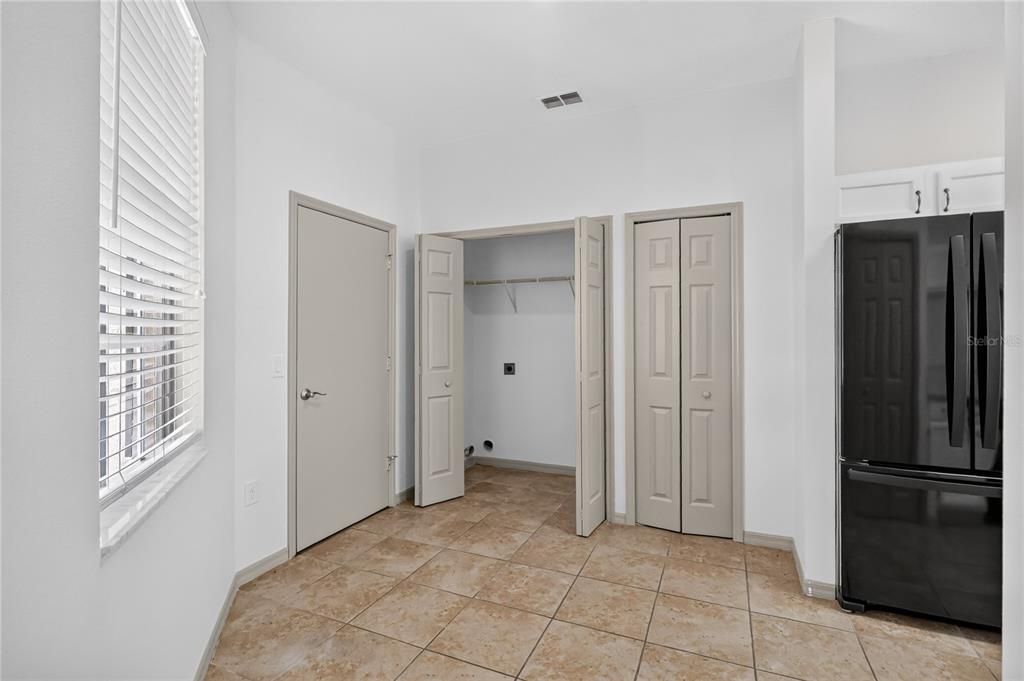 Activo con contrato: $368,900 (4 camas, 2 baños, 1885 Pies cuadrados)