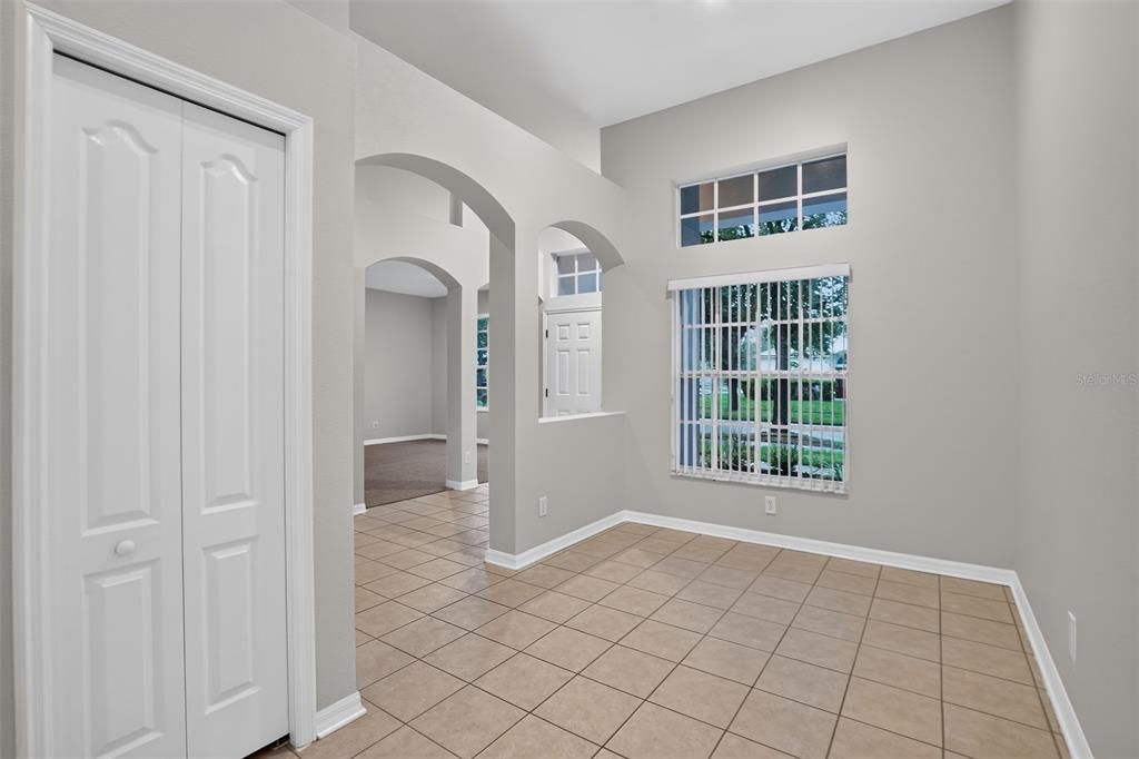 Activo con contrato: $459,900 (4 camas, 2 baños, 2321 Pies cuadrados)