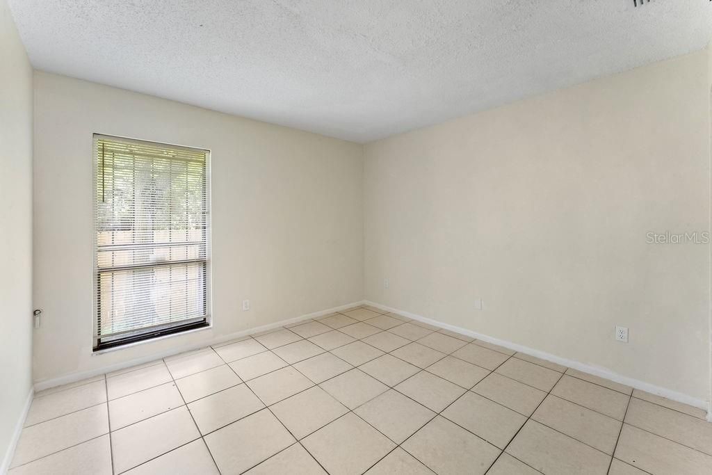 For Sale: $164,900 (2 beds, 1 baths, 901 Square Feet)