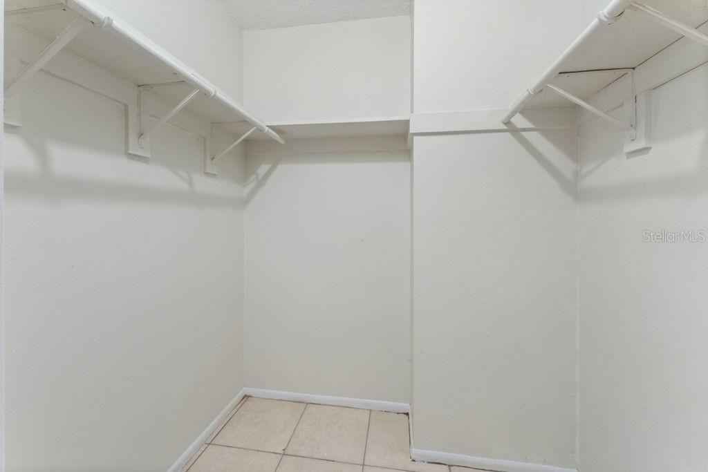 For Sale: $164,900 (2 beds, 1 baths, 901 Square Feet)