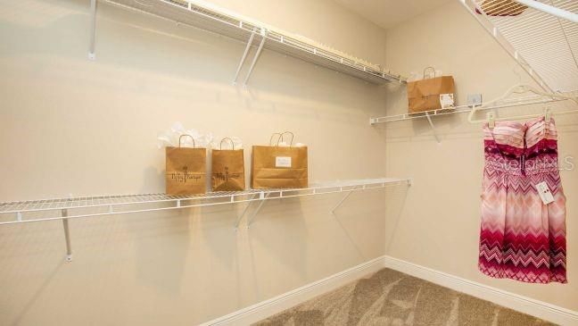 En Venta: $418,990 (4 camas, 3 baños, 2154 Pies cuadrados)