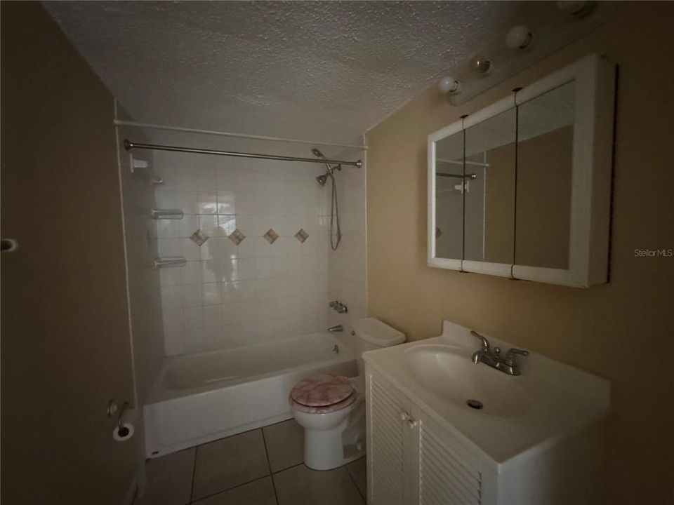 For Rent: $1,250 (1 beds, 1 baths, 707 Square Feet)