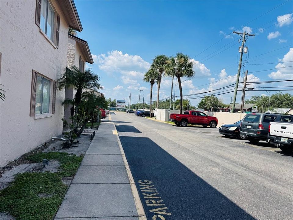 For Rent: $1,250 (1 beds, 1 baths, 707 Square Feet)