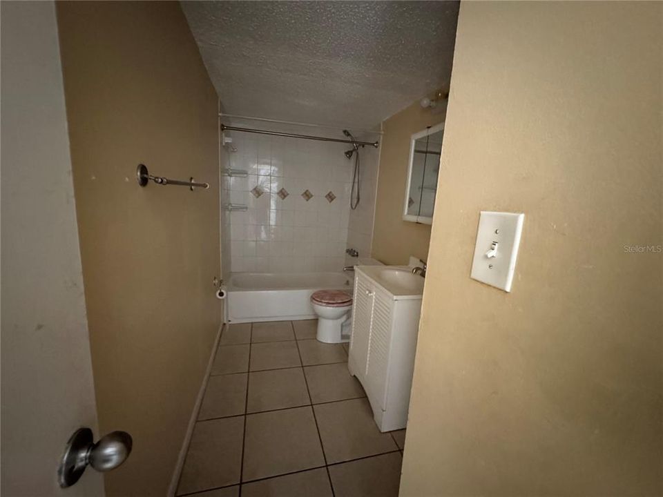 For Rent: $1,250 (1 beds, 1 baths, 707 Square Feet)
