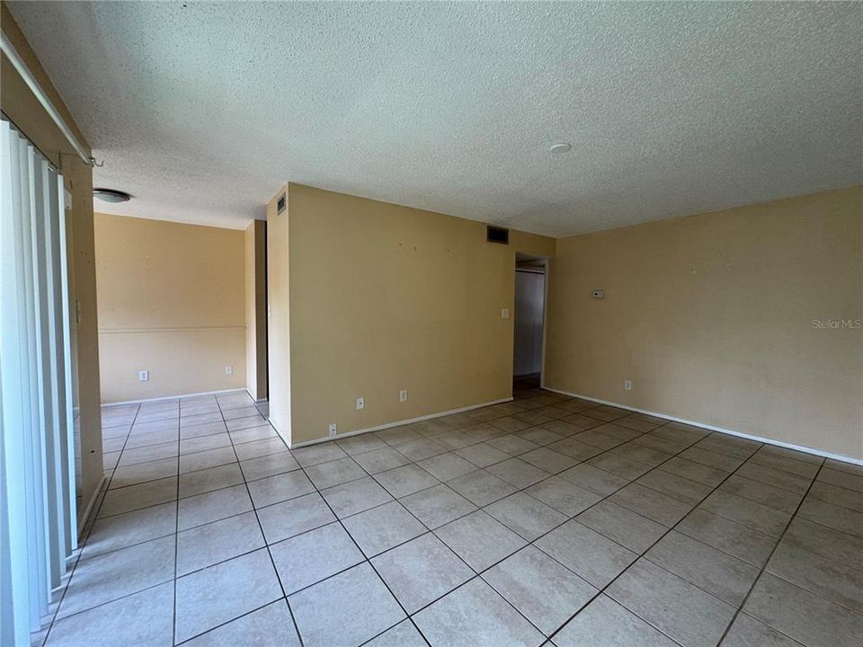 For Rent: $1,250 (1 beds, 1 baths, 707 Square Feet)