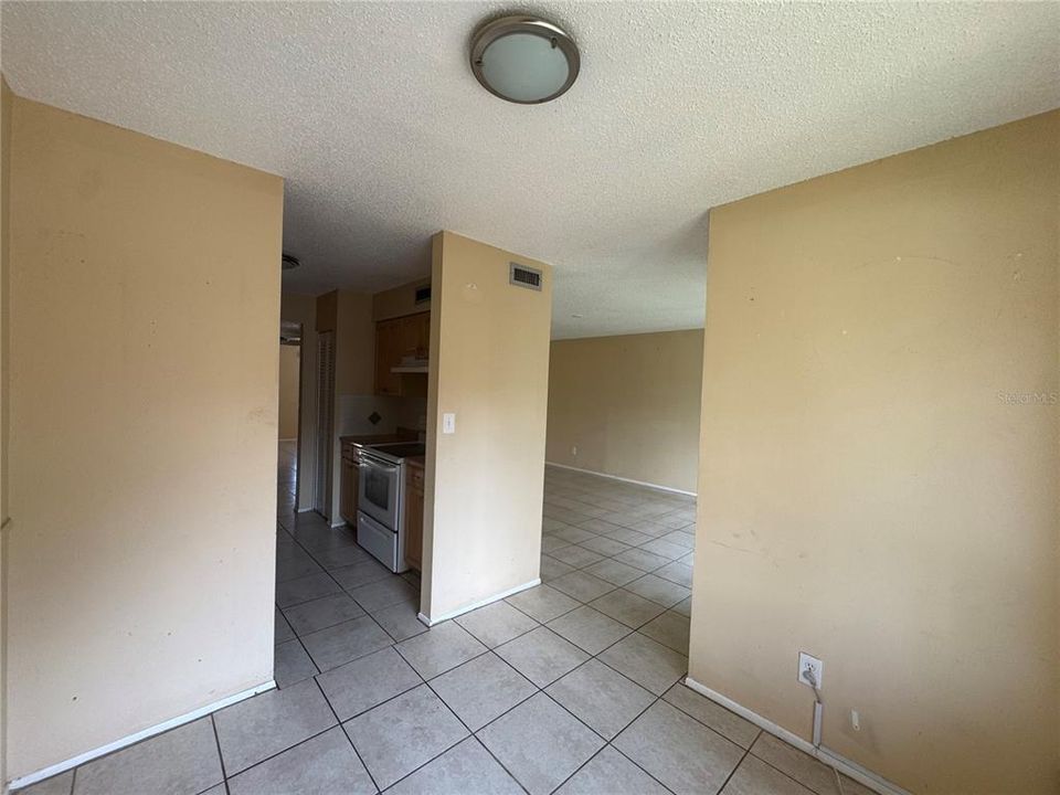 For Rent: $1,250 (1 beds, 1 baths, 707 Square Feet)