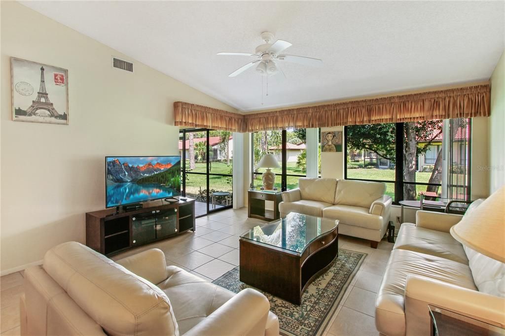 For Sale: $310,000 (2 beds, 2 baths, 1353 Square Feet)