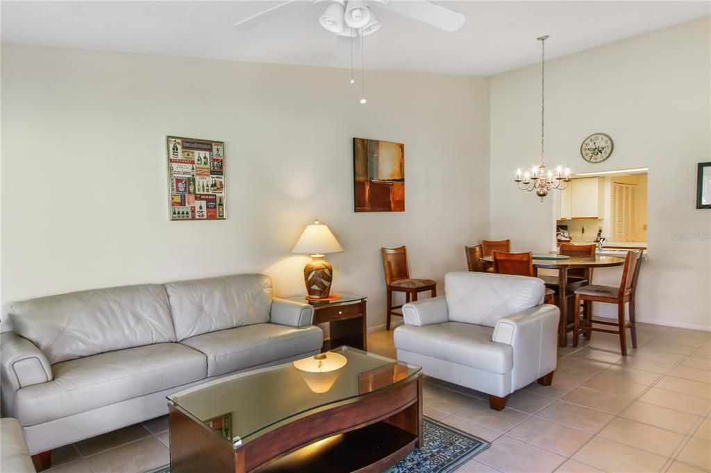 For Sale: $310,000 (2 beds, 2 baths, 1353 Square Feet)