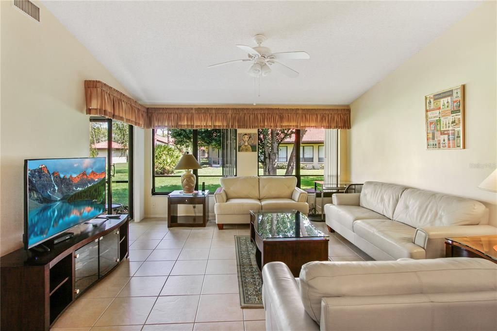 For Sale: $310,000 (2 beds, 2 baths, 1353 Square Feet)