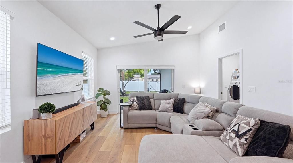 Activo con contrato: $525,000 (3 camas, 2 baños, 1396 Pies cuadrados)