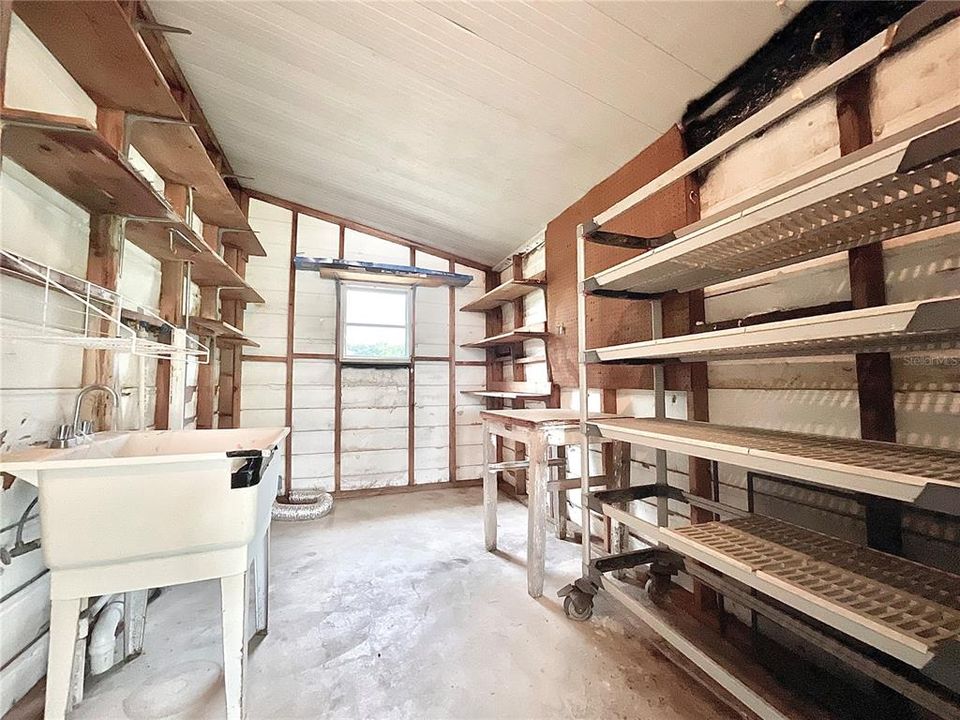 На продажу: $234,900 (2 спален, 2 ванн, 1056 Квадратных фут)