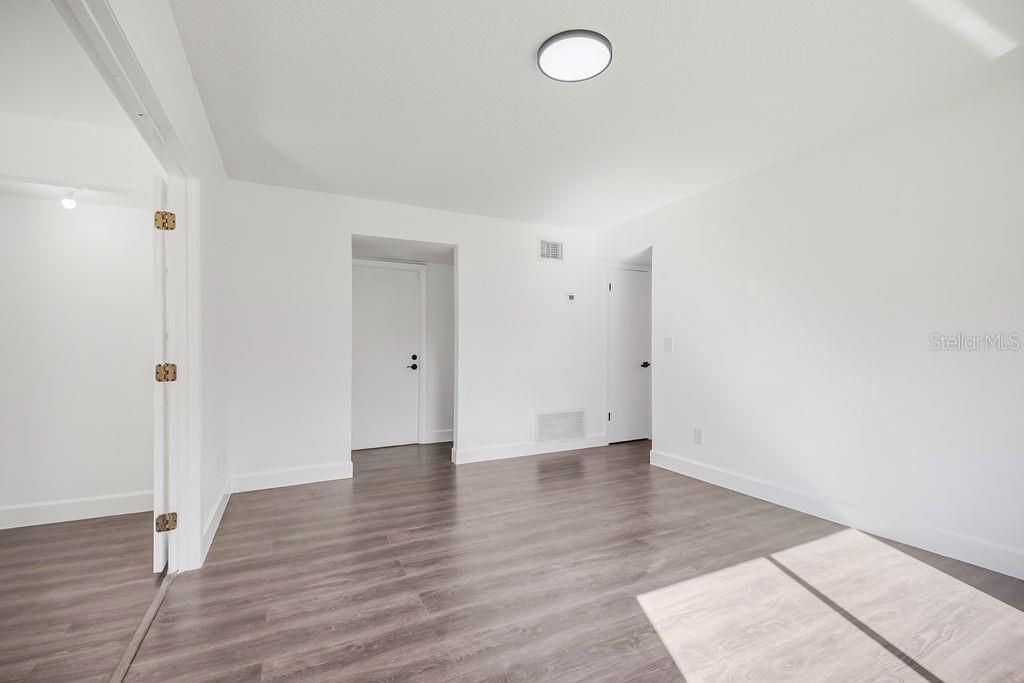 For Sale: $649,900 (4 beds, 2 baths, 2498 Square Feet)