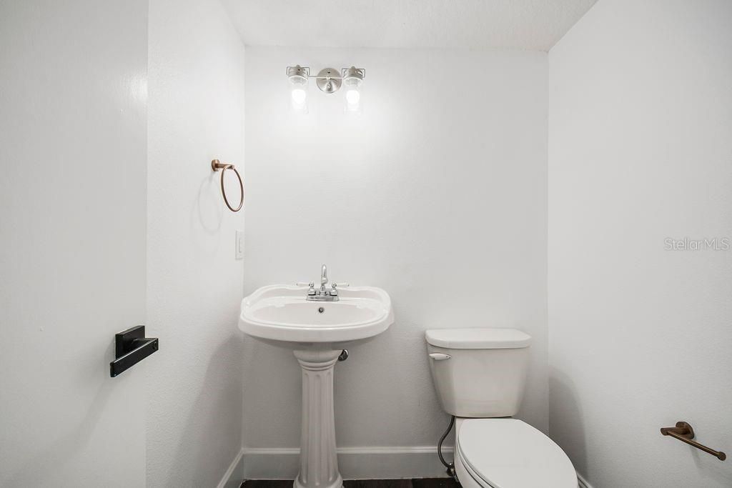 For Sale: $649,900 (4 beds, 2 baths, 2498 Square Feet)