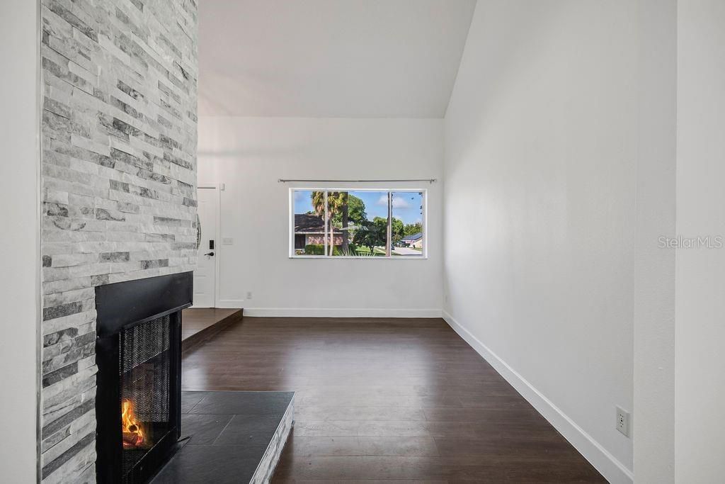 For Sale: $649,900 (4 beds, 2 baths, 2498 Square Feet)
