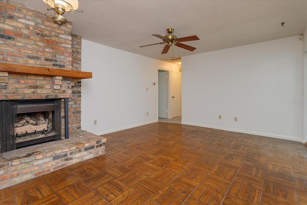 For Rent: $2,747 (4 beds, 2 baths, 1610 Square Feet)