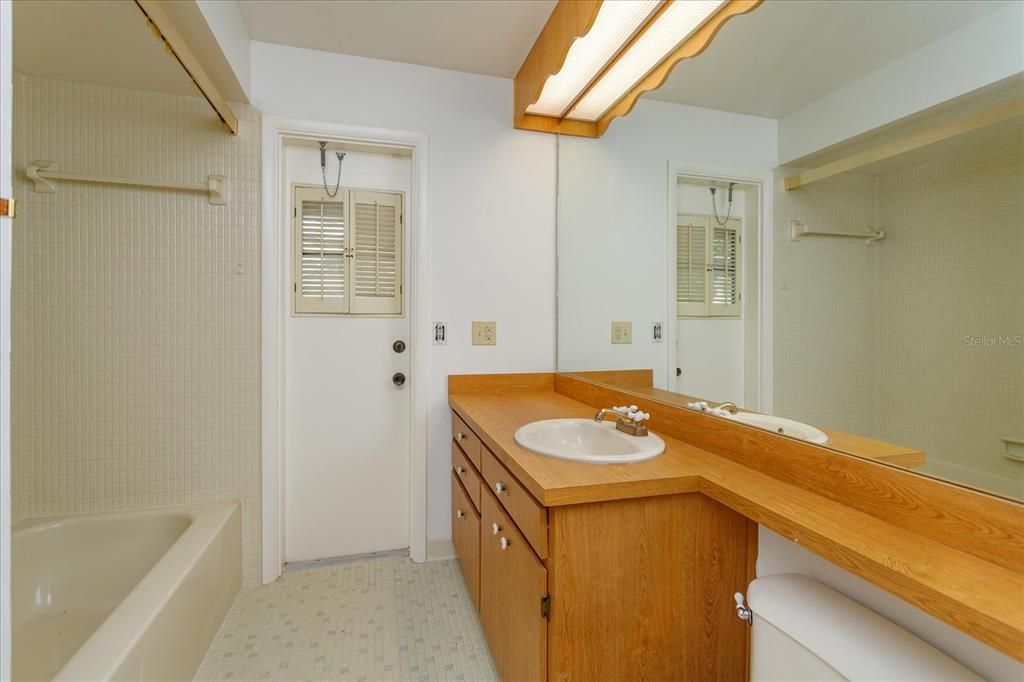 For Rent: $2,747 (4 beds, 2 baths, 1610 Square Feet)