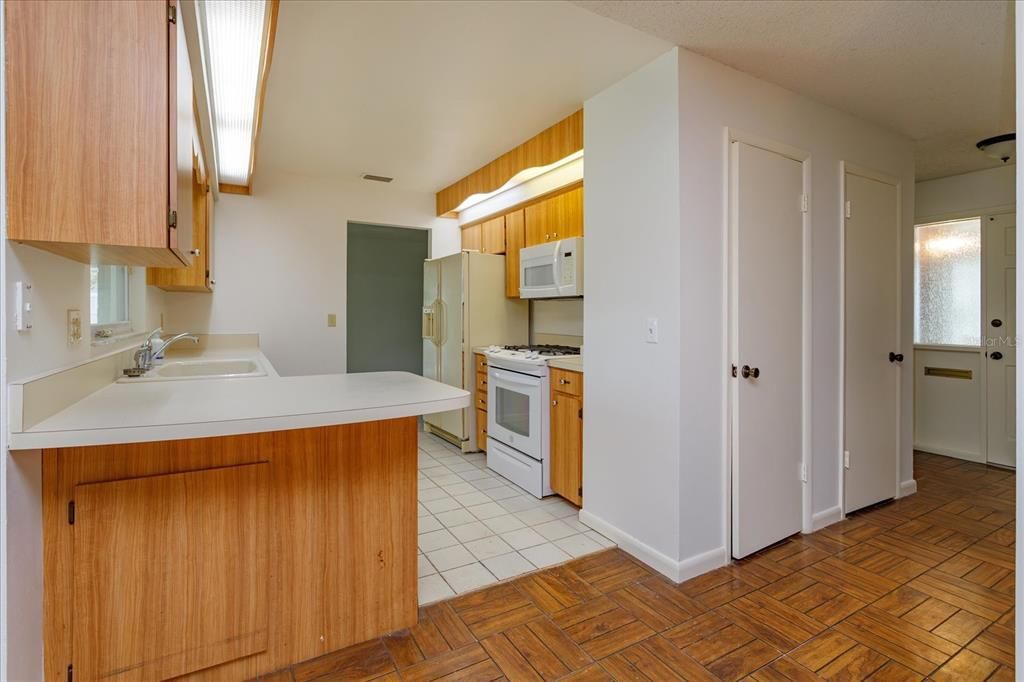 For Rent: $2,747 (4 beds, 2 baths, 1610 Square Feet)