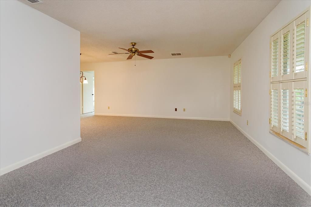 For Rent: $2,747 (4 beds, 2 baths, 1610 Square Feet)