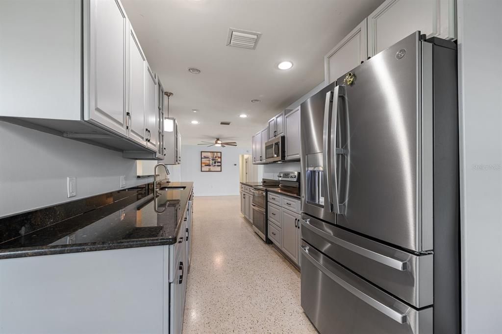 En Venta: $450,000 (3 camas, 3 baños, 1934 Pies cuadrados)