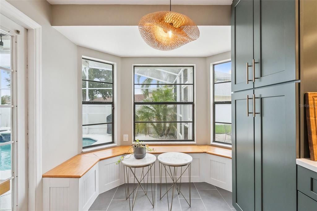Activo con contrato: $449,000 (3 camas, 2 baños, 1684 Pies cuadrados)