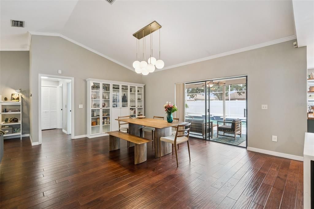 Activo con contrato: $449,000 (3 camas, 2 baños, 1684 Pies cuadrados)