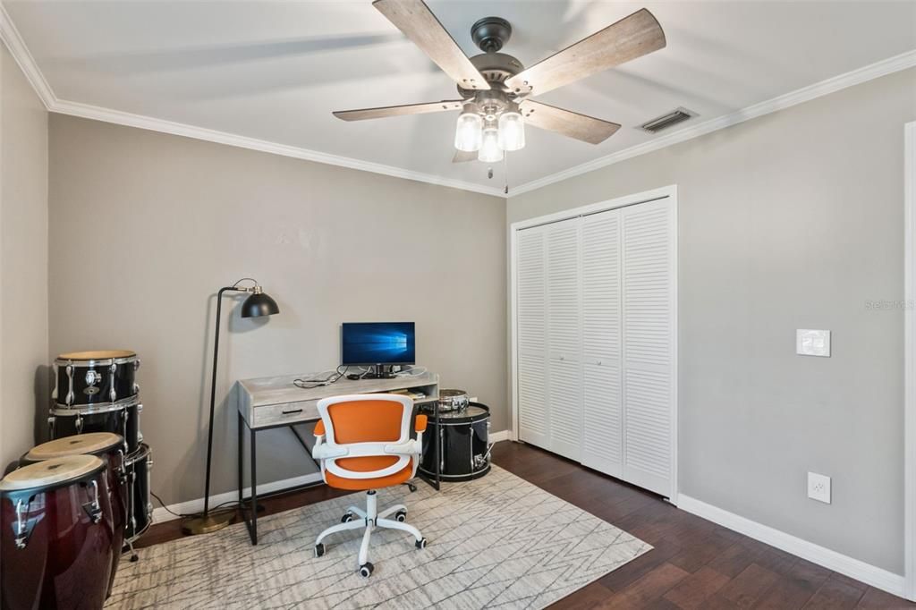 Activo con contrato: $449,000 (3 camas, 2 baños, 1684 Pies cuadrados)