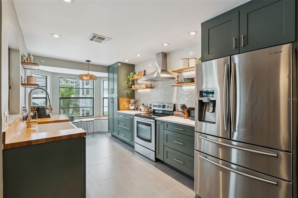 Activo con contrato: $449,000 (3 camas, 2 baños, 1684 Pies cuadrados)