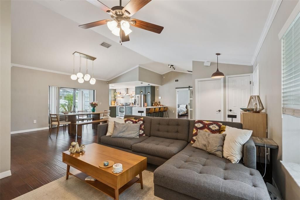 Activo con contrato: $449,000 (3 camas, 2 baños, 1684 Pies cuadrados)