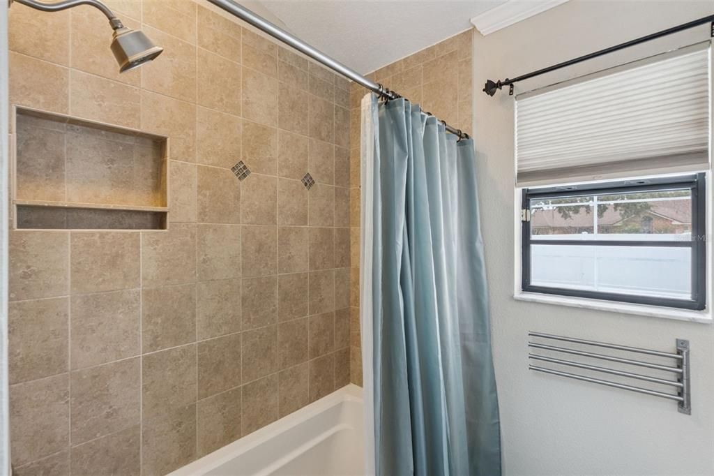 Activo con contrato: $449,000 (3 camas, 2 baños, 1684 Pies cuadrados)