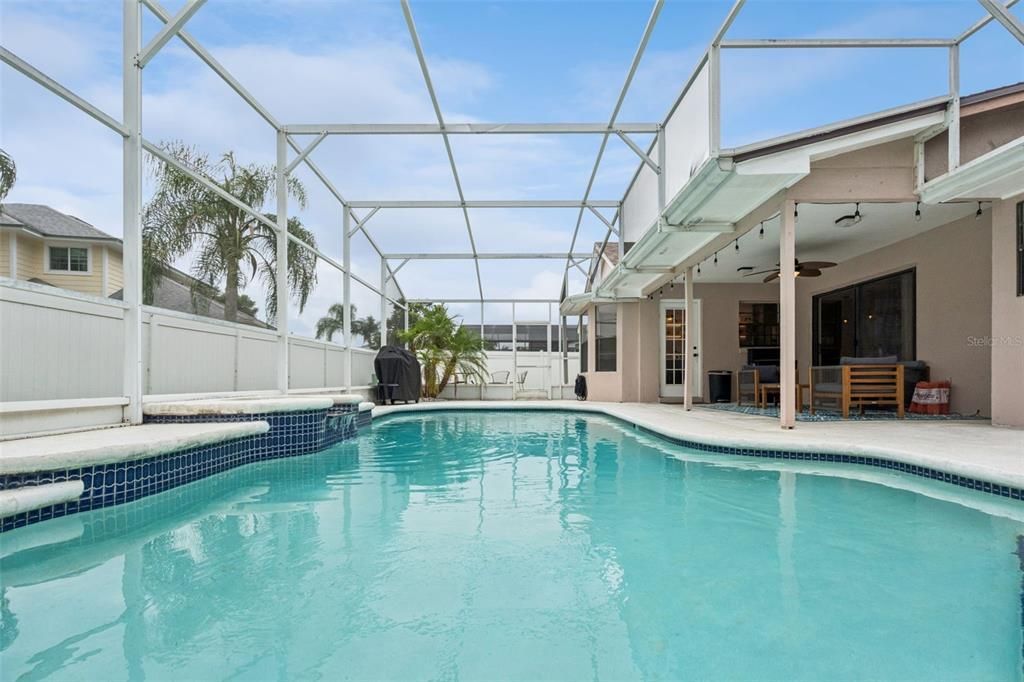 Activo con contrato: $449,000 (3 camas, 2 baños, 1684 Pies cuadrados)