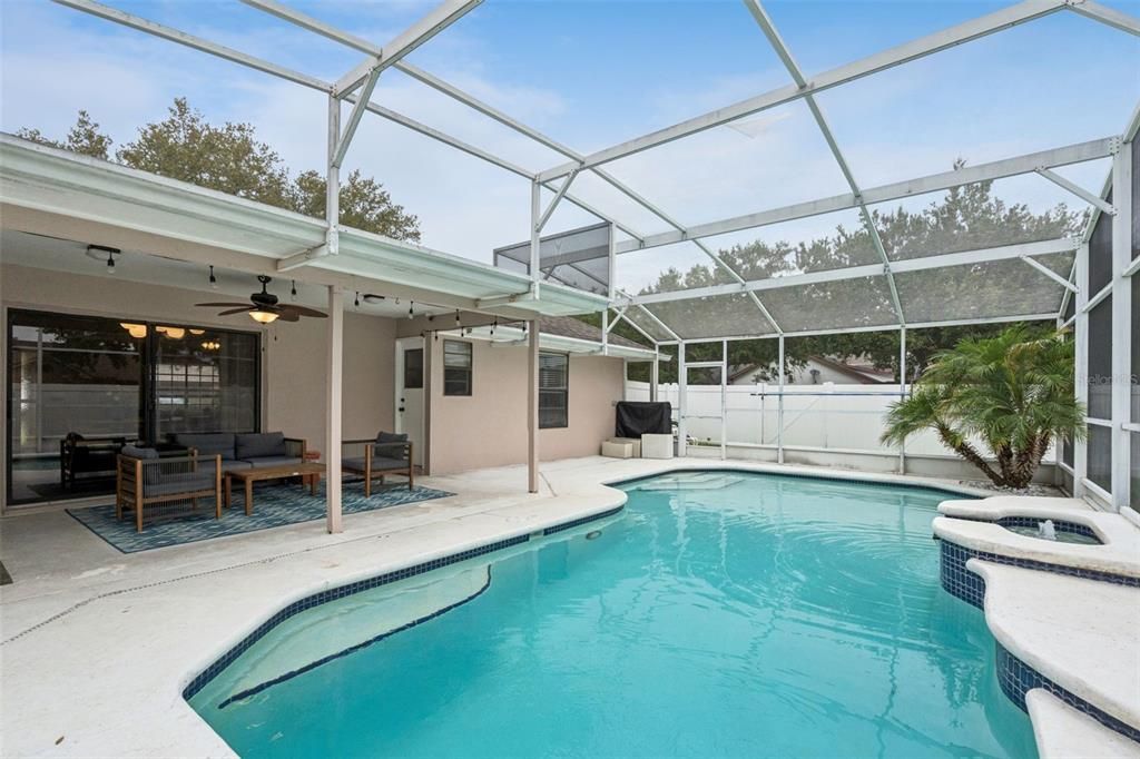 Activo con contrato: $449,000 (3 camas, 2 baños, 1684 Pies cuadrados)